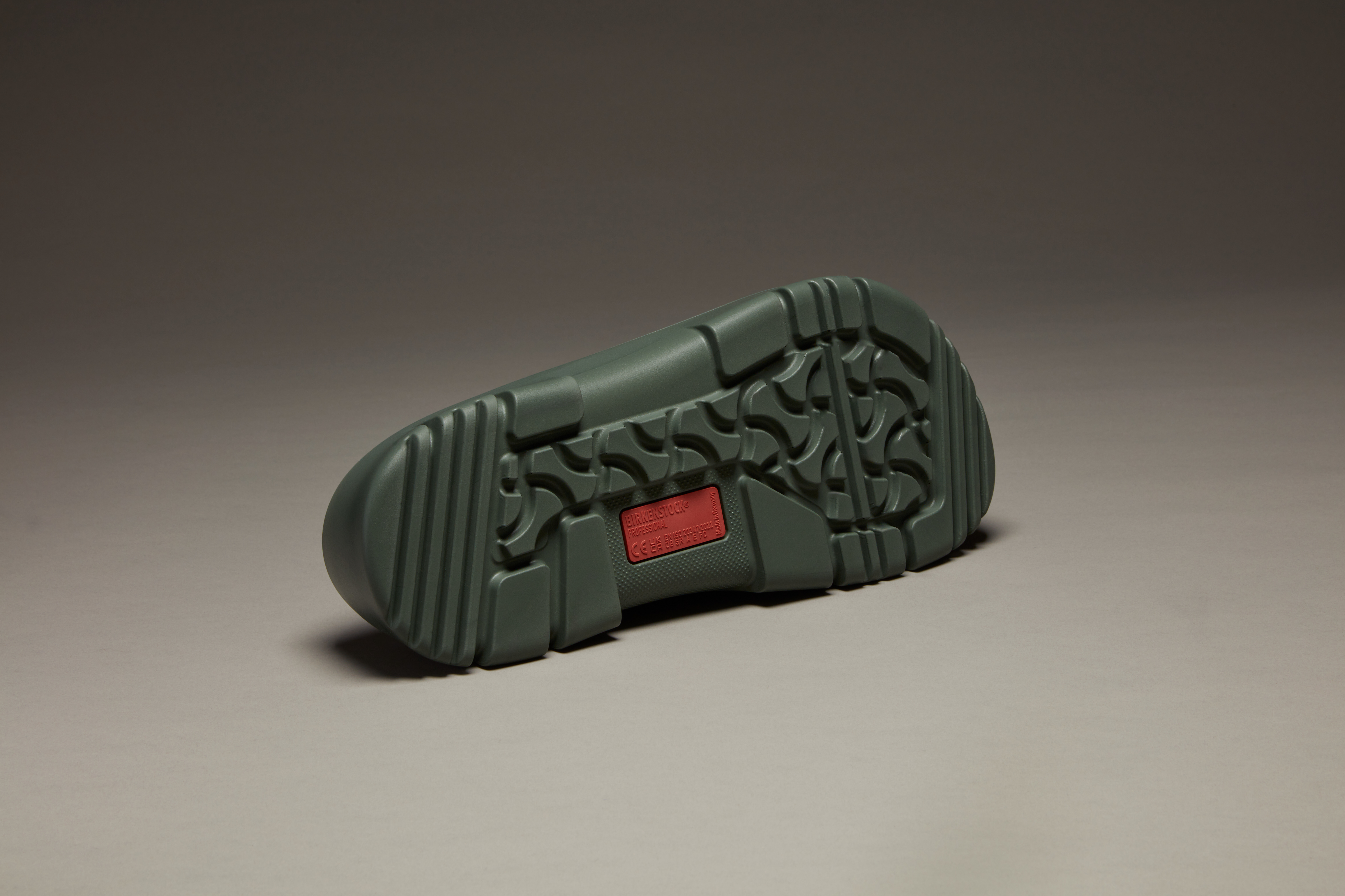 22136